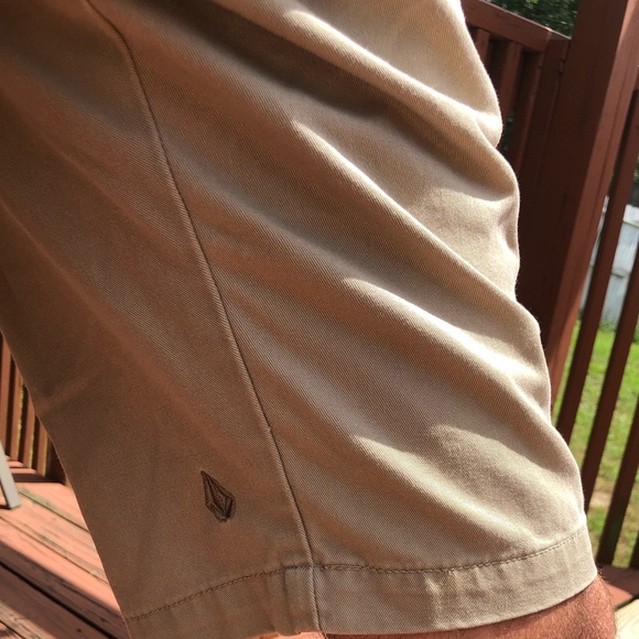 Volcom khaki shorts - Picture 3 of 4